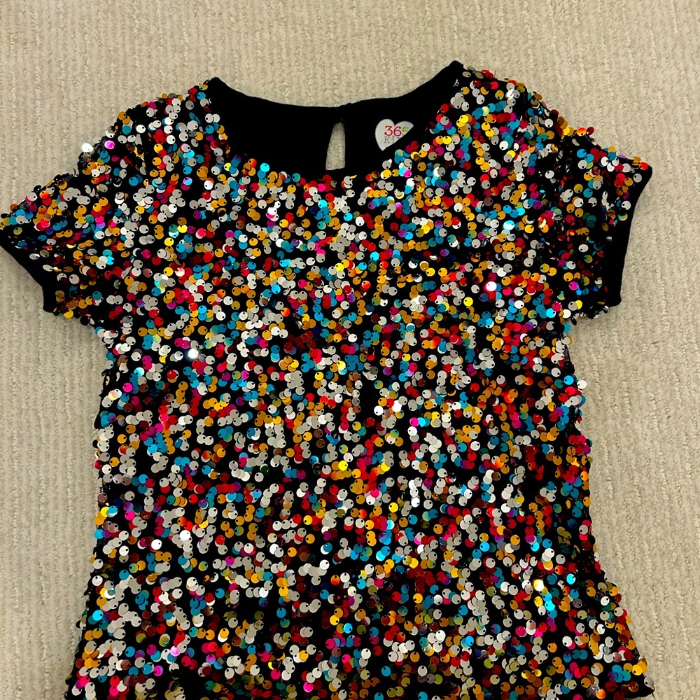 Selling a cute stylish kids top!🪩🎀
